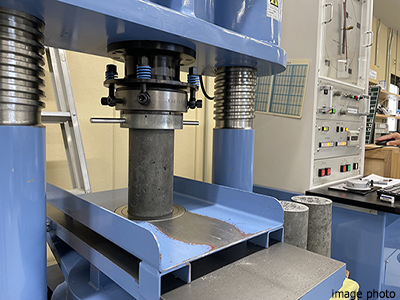 圧縮強度試験イメージ｜パークハウス赤坂新坂